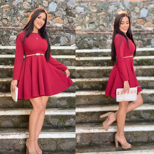 Vestido corto tipo A sin escote con manga larga